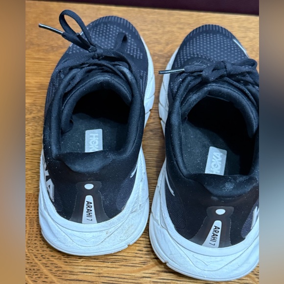 HOKA “ARAHI 7” black size 9D Women Good Condition - Picture 2 of 8